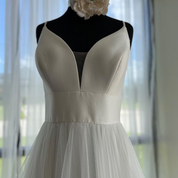 Bridal Gown - Picture 2 of 4